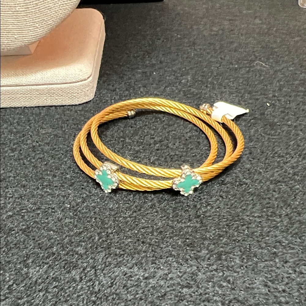 Goldtone and Turquoise clover cable bracelet